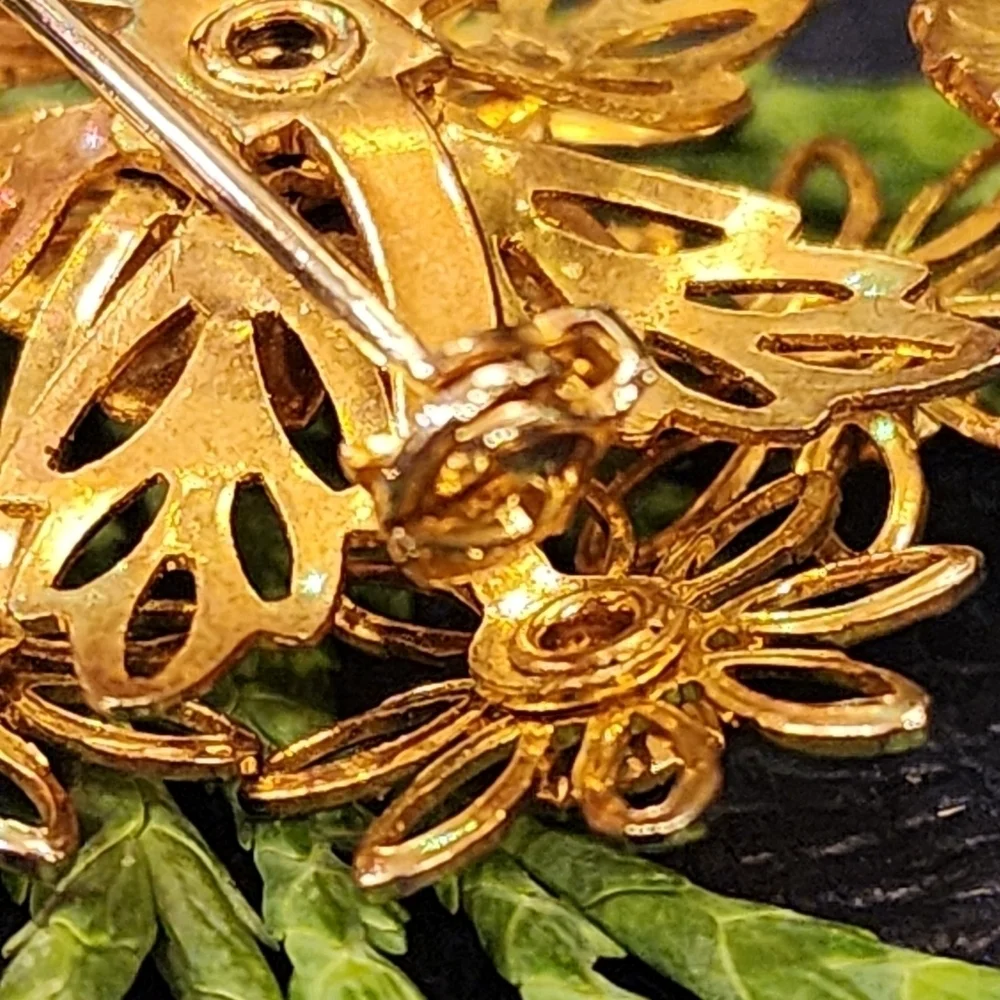 Vtg Estate Brooch Scrolled Brass Filigree Red Rhinestone Oval Floral 2.25